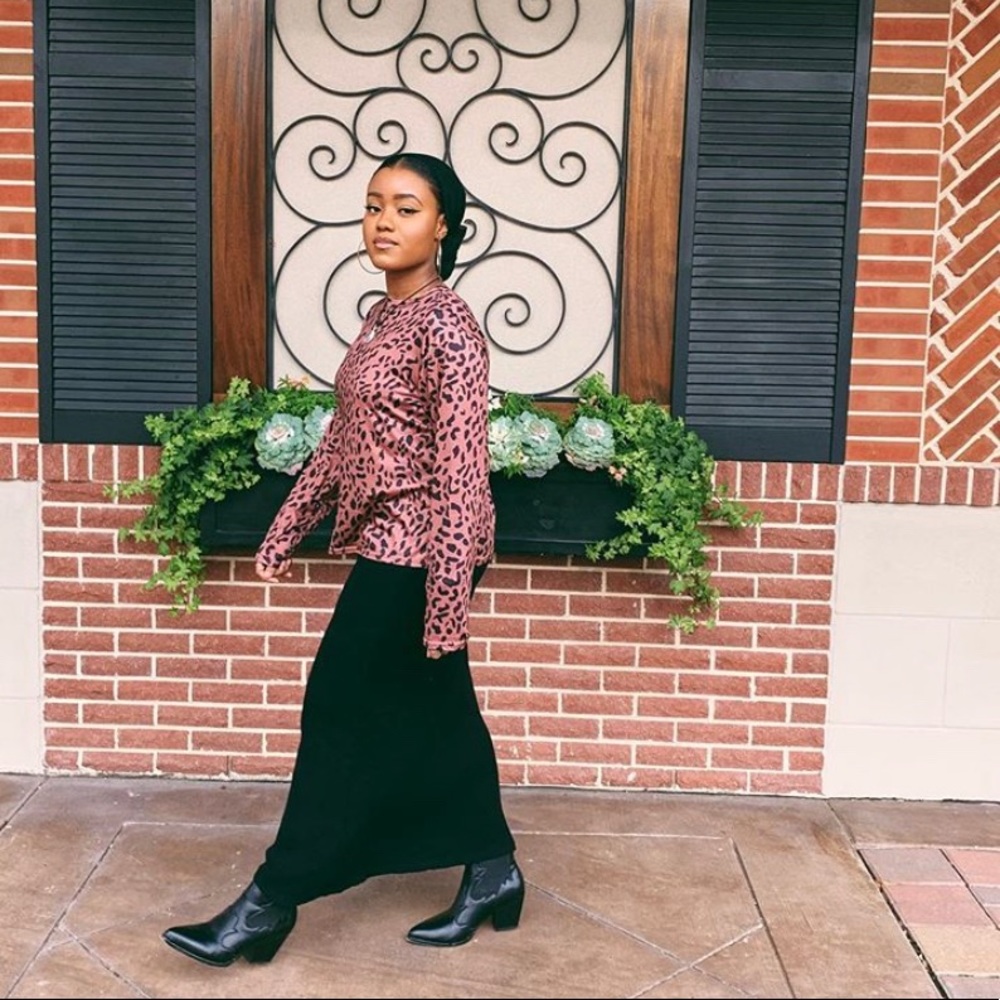 Meet your posher, Sidi!